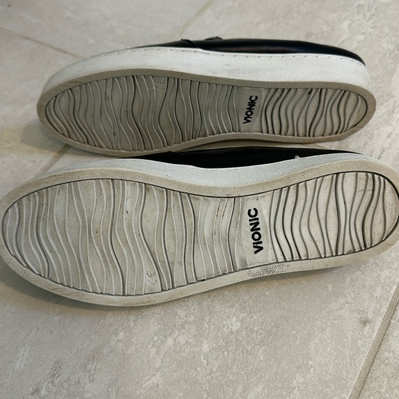 Vionic Dakota Black leather Slip On Mule Sneaker - Picture 2 of 7